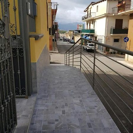 Casa Vacanze Rosanna 巴莱斯特拉泰 外观 照片