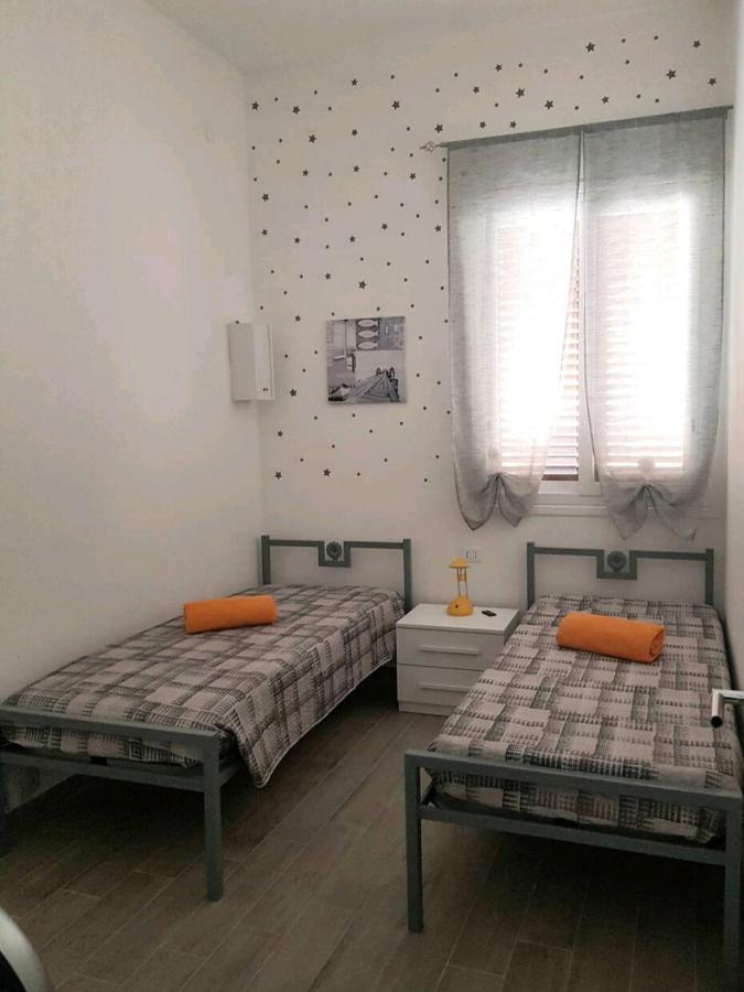 Casa Vacanze Rosanna 巴莱斯特拉泰 外观 照片
