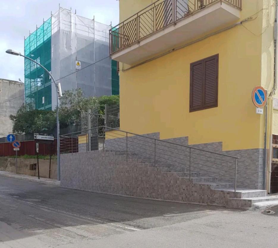 Casa Vacanze Rosanna 巴莱斯特拉泰 外观 照片