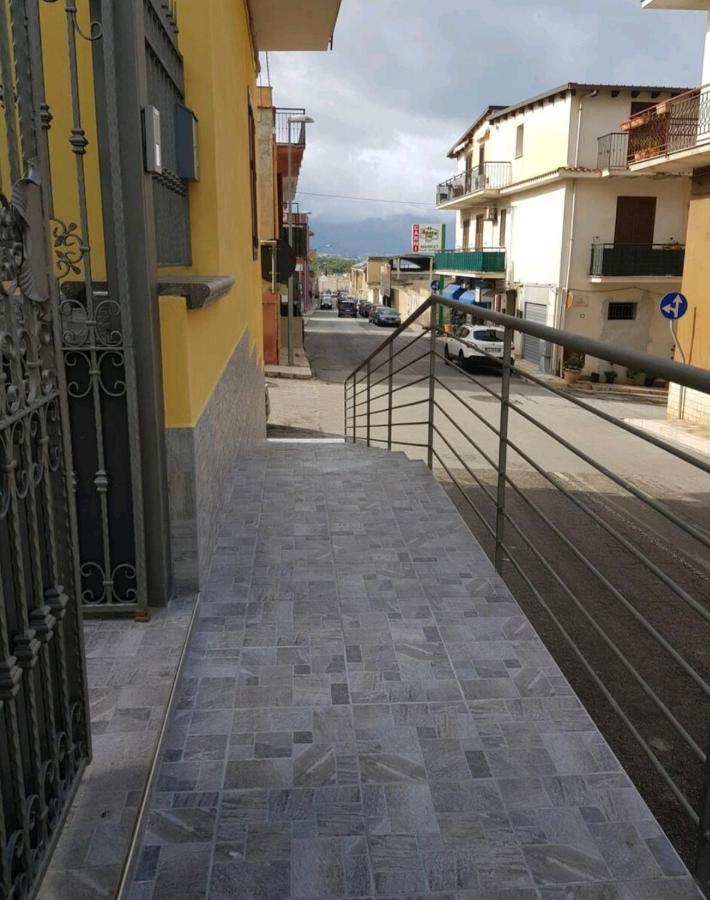 Casa Vacanze Rosanna 巴莱斯特拉泰 外观 照片