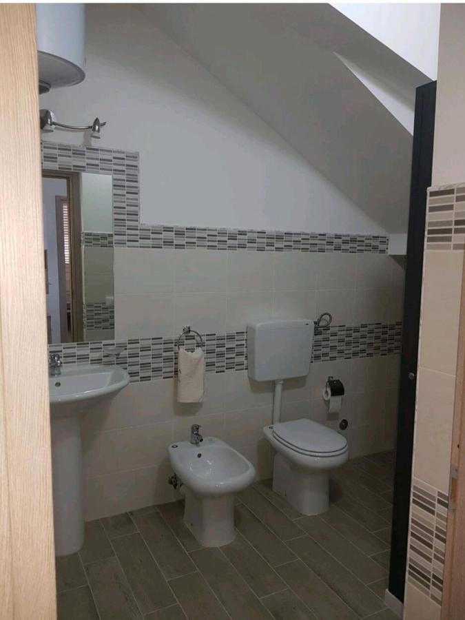 Casa Vacanze Rosanna 巴莱斯特拉泰 外观 照片