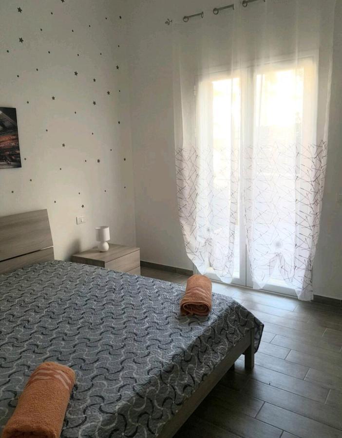 Casa Vacanze Rosanna 巴莱斯特拉泰 外观 照片