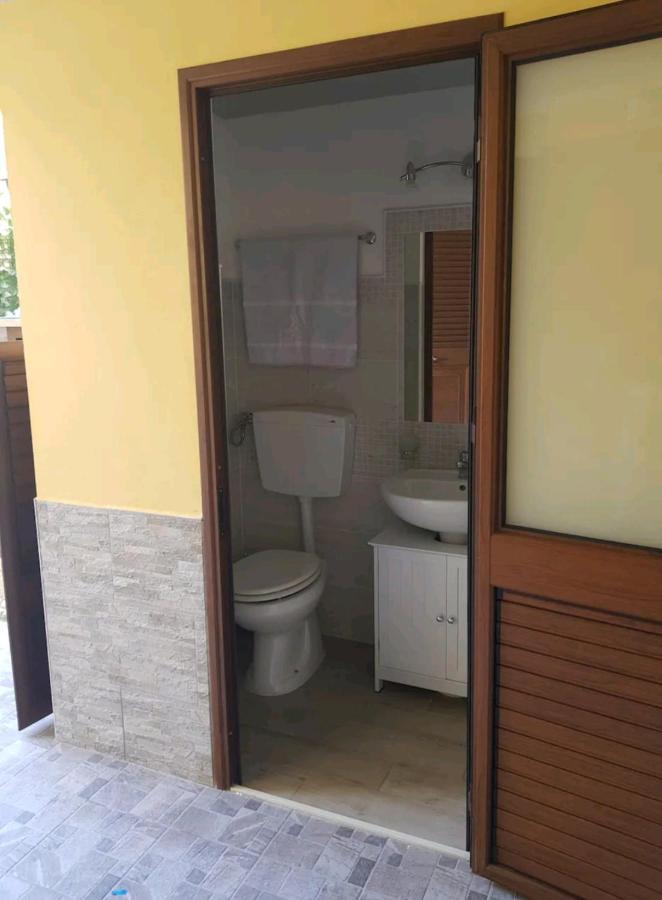 Casa Vacanze Rosanna 巴莱斯特拉泰 外观 照片